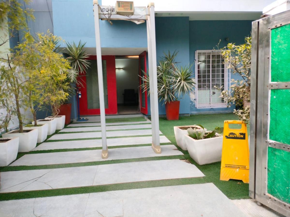 Divine Inn Couple Friendly Hotel Near Sector 51 Metro Station Noida Exterior photo