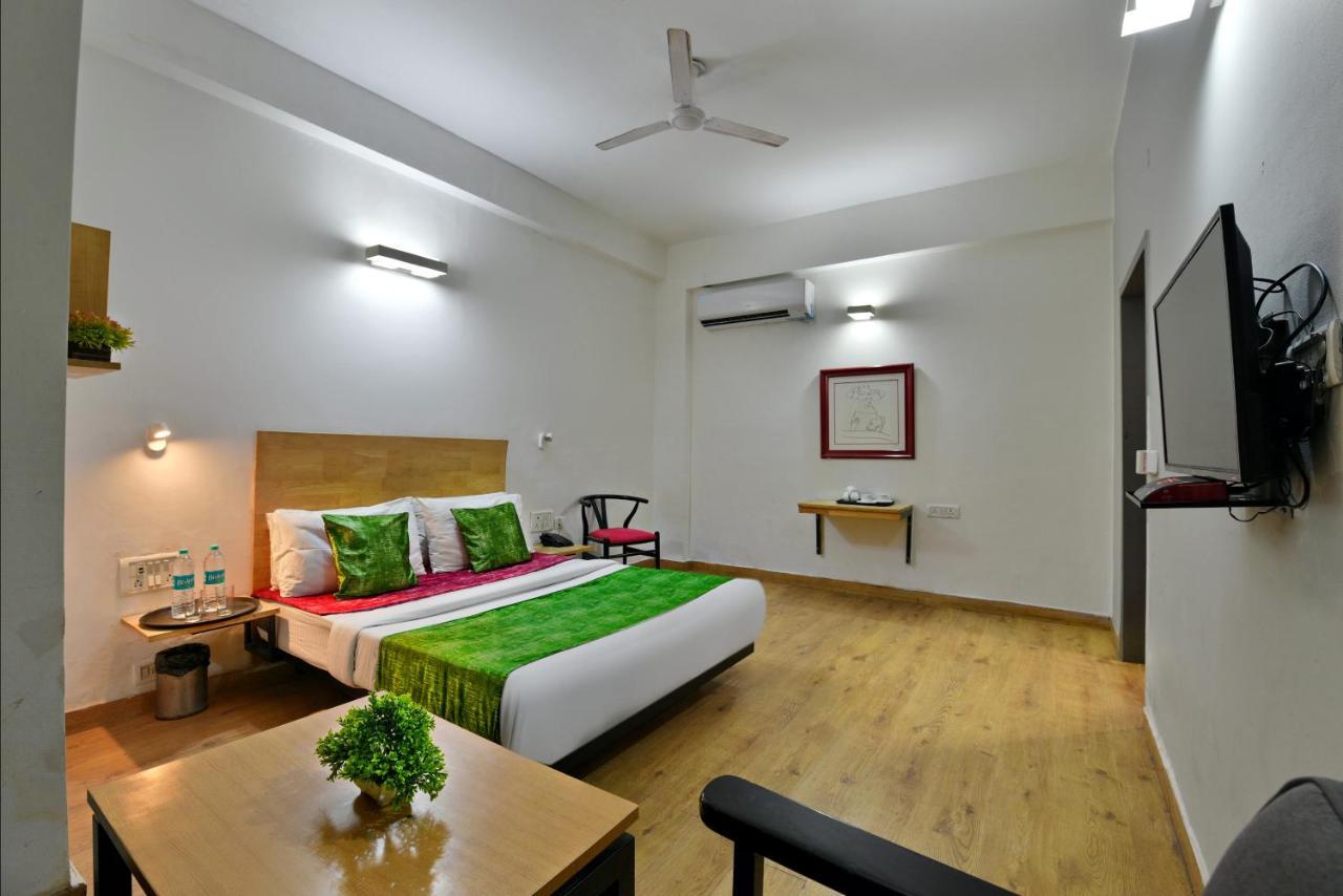 Divine Inn Couple Friendly Hotel Near Sector 51 Metro Station Noida Exterior photo