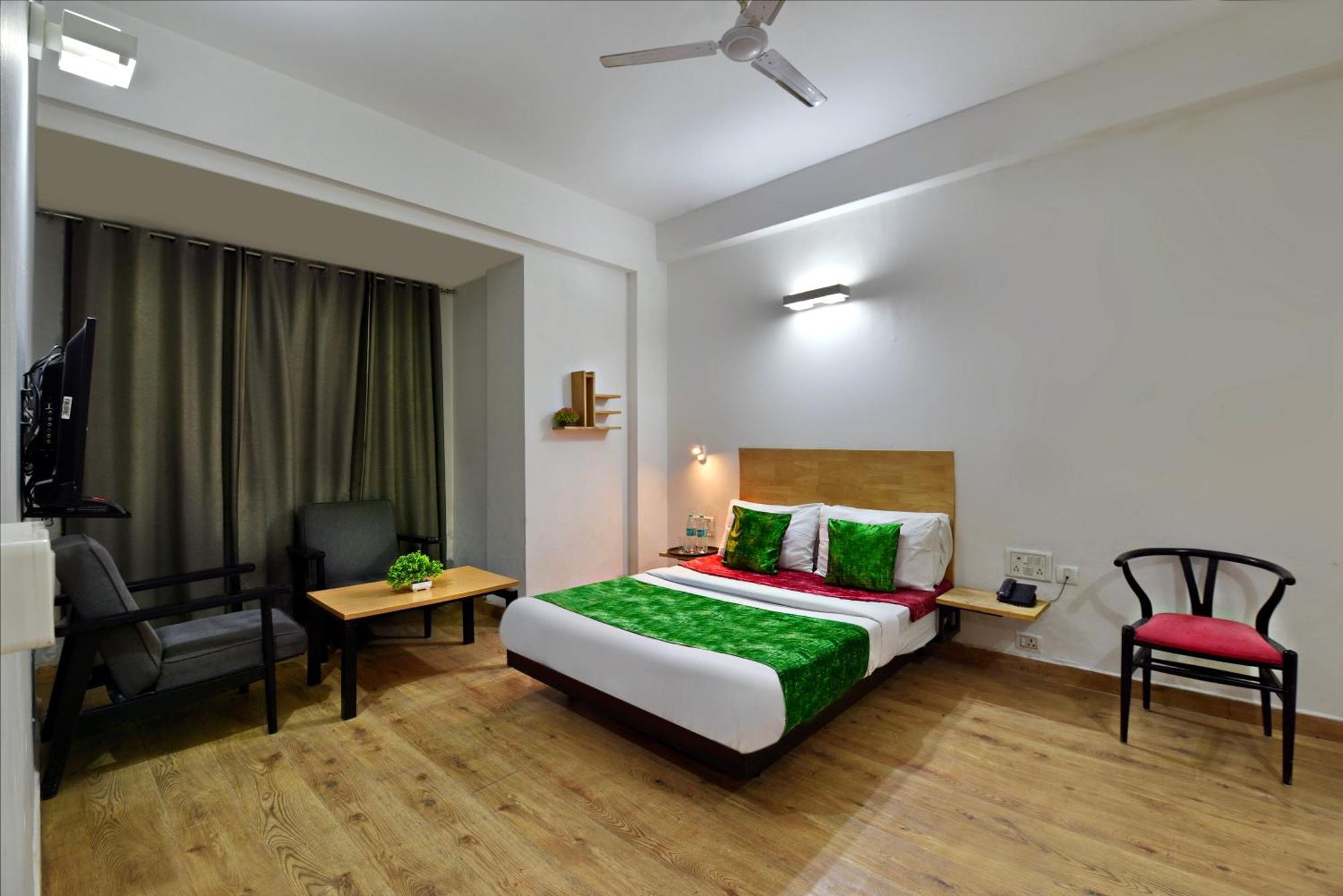 Divine Inn Couple Friendly Hotel Near Sector 51 Metro Station Noida Exterior photo